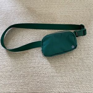 NWOT Lululemon belt bag